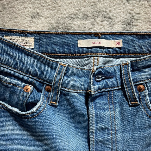 Levi Wedgie Icon Fit Ankle Length Jeans - Picture 4 of 4